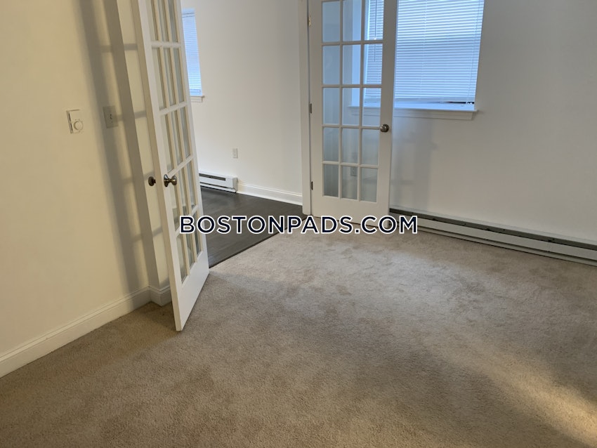 NEWTON - NEWTON CORNER - 1 Bed, 1.5 Baths - Image 4