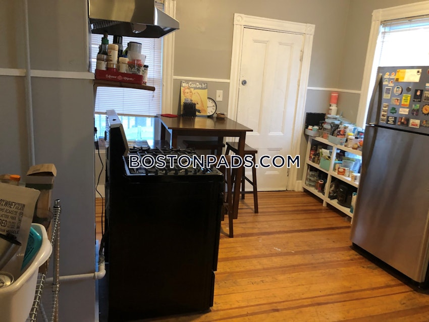 BOSTON - MISSION HILL - 4 Beds, 1 Bath - Image 3