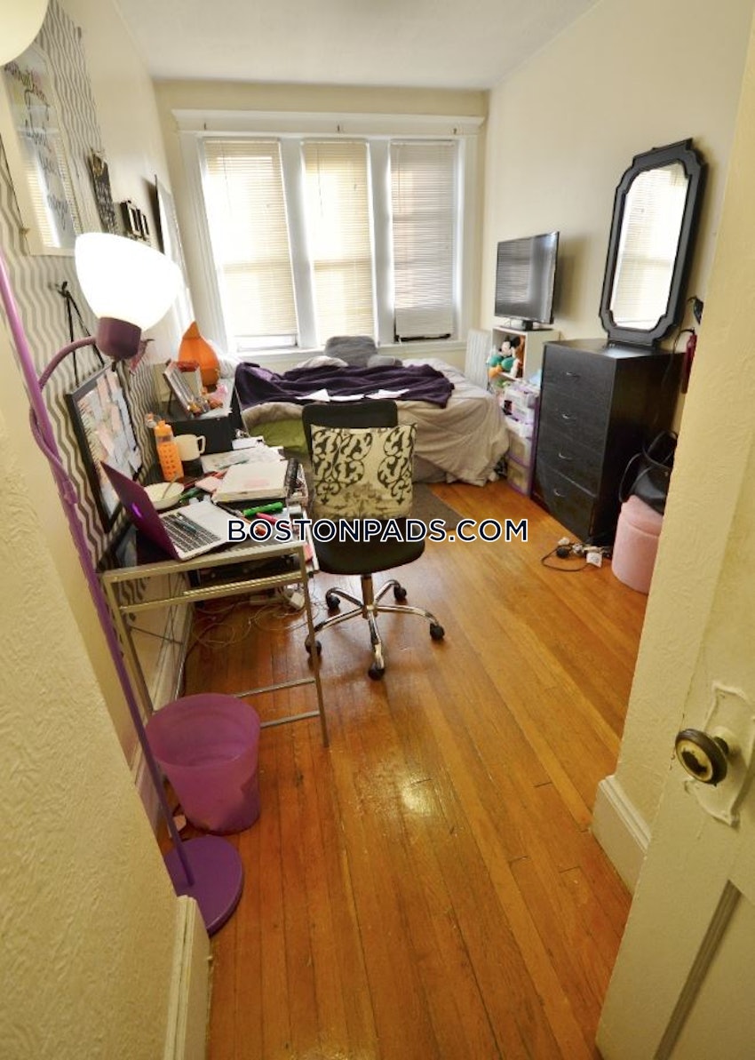 BOSTON - FENWAY/KENMORE - 3 Beds, 1 Bath - Image 4