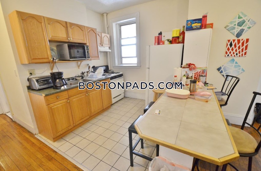 BOSTON - FENWAY/KENMORE - 3 Beds, 1 Bath - Image 3