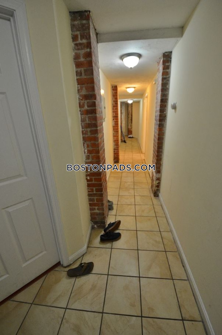 BOSTON - NORTHEASTERN/SYMPHONY - 5 Beds, 2.5 Baths - Image 9