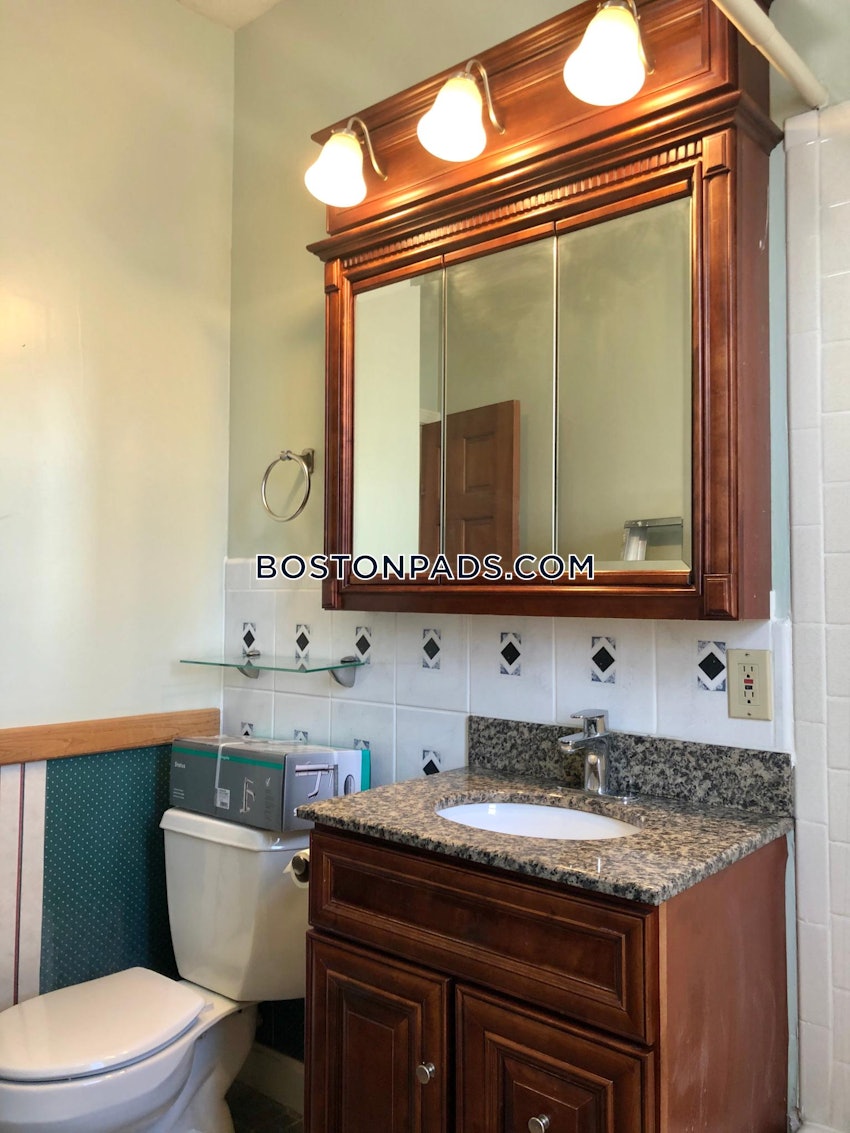 REVERE - 2 Beds, 1 Bath - Image 15