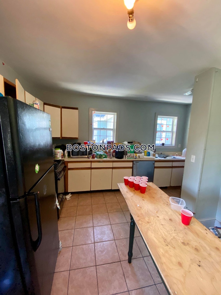 BOSTON - ALLSTON - 5 Beds, 2 Baths - Image 4