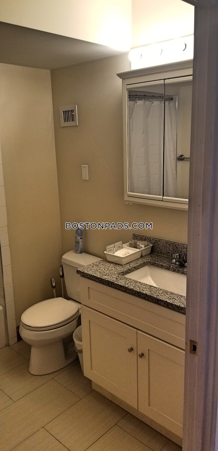 commonwealth Ave., Boston