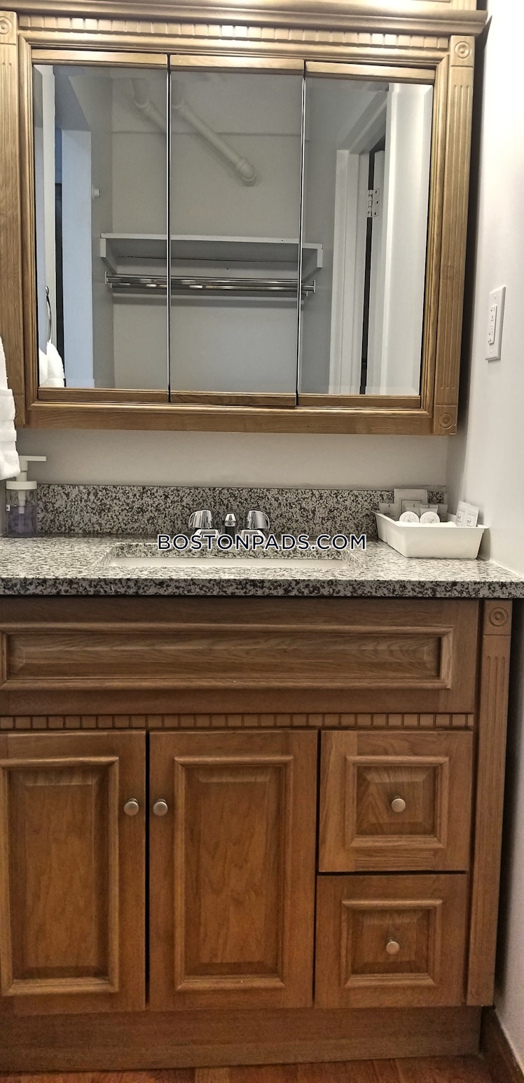 Commonwealth Ave., Boston