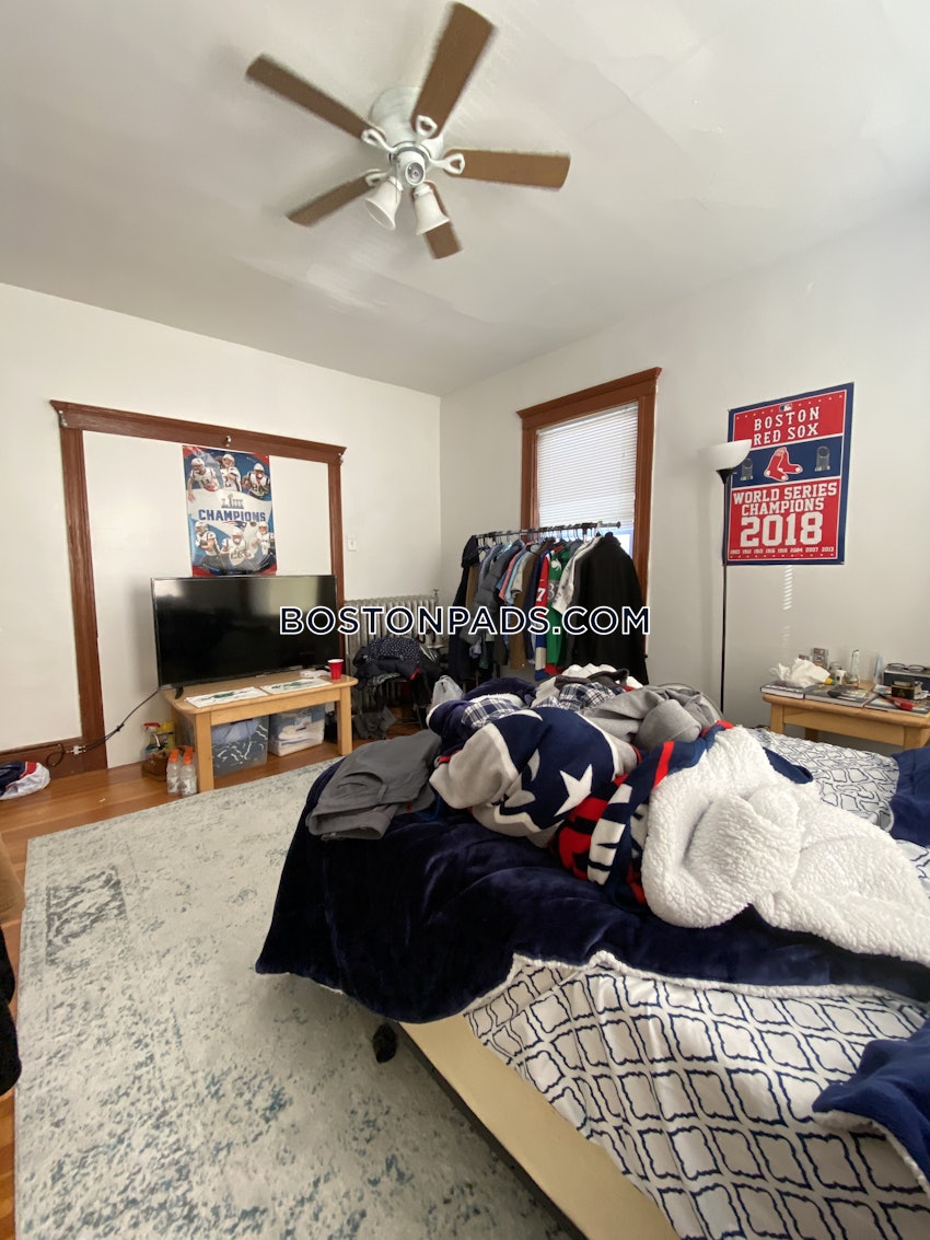 MEDFORD - MEDFORD SQUARE - 3 Beds, 1 Bath - Image 15