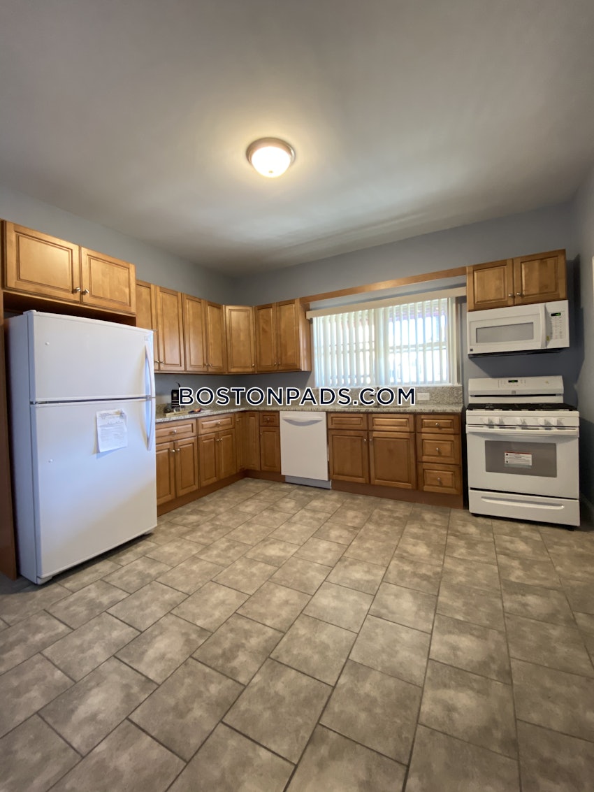 SOMERVILLE - WINTER HILL - 3 Beds, 2 Baths - Image 4