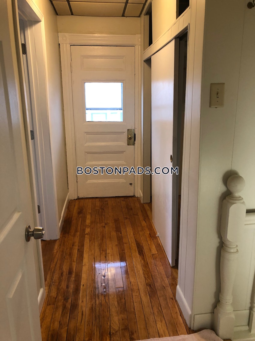 MEDFORD - TUFTS - 4 Beds, 1 Bath - Image 15