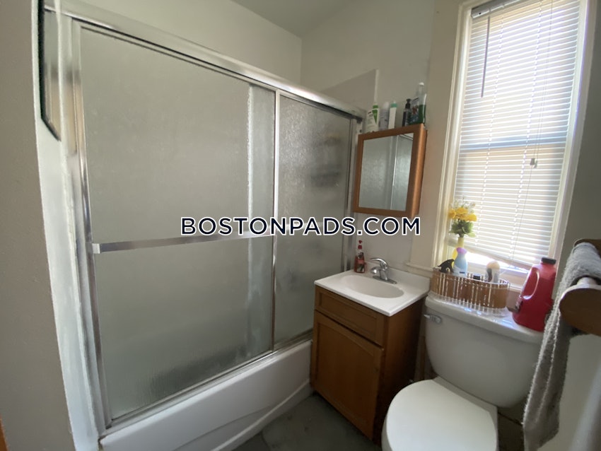 BOSTON - MISSION HILL - 4 Beds, 1 Bath - Image 6