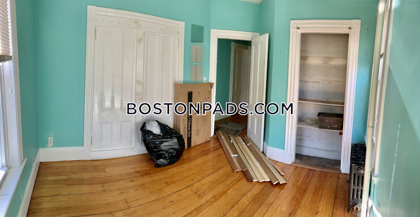 BOSTON - MISSION HILL - 4 Beds, 1 Bath - Image 10