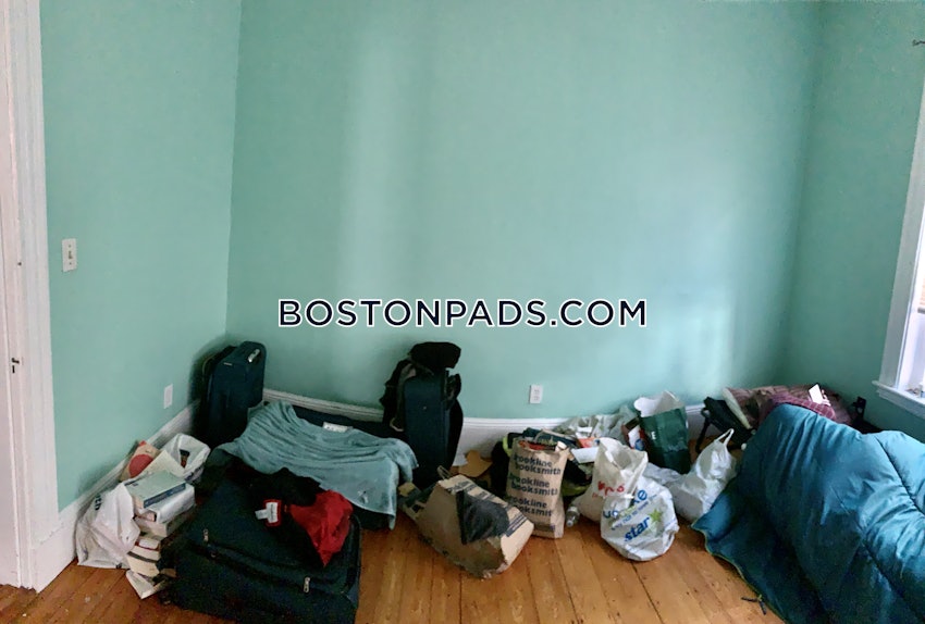 BOSTON - MISSION HILL - 4 Beds, 1 Bath - Image 13