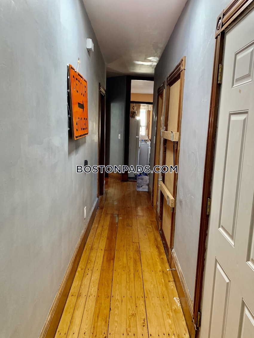 BOSTON - MISSION HILL - 4 Beds, 1 Bath - Image 16