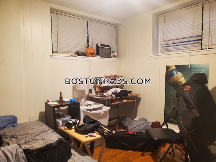 Queensberry St., Boston