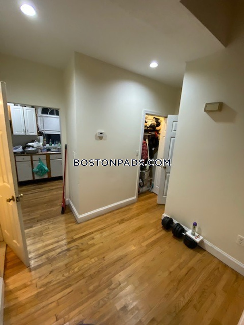 BOSTON - MISSION HILL - 4 Beds, 1.5 Baths - Image 9