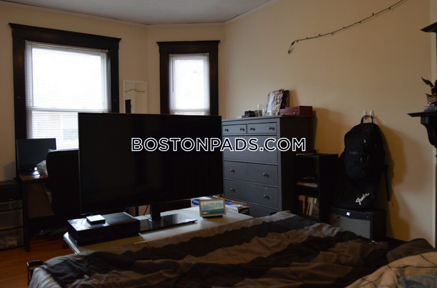 BOSTON - ALLSTON - 5 Beds, 2 Baths - Image 3