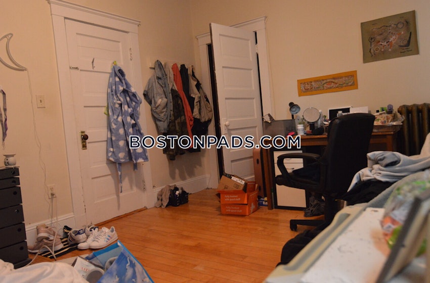 BOSTON - ALLSTON - 5 Beds, 2 Baths - Image 8