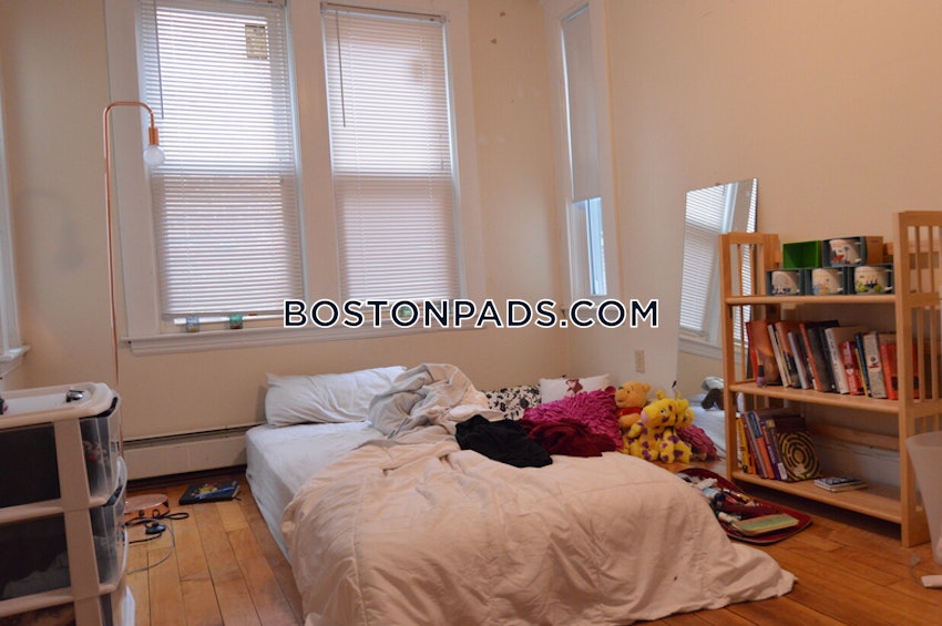 BOSTON - ALLSTON - 5 Beds, 2 Baths - Image 10