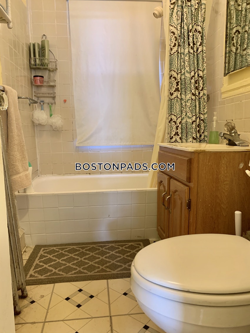 BOSTON - MISSION HILL - 3 Beds, 1.5 Baths - Image 17