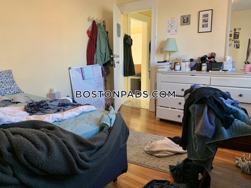 BOSTON - MISSION HILL - 3 Beds, 1.5 Baths - Image 9