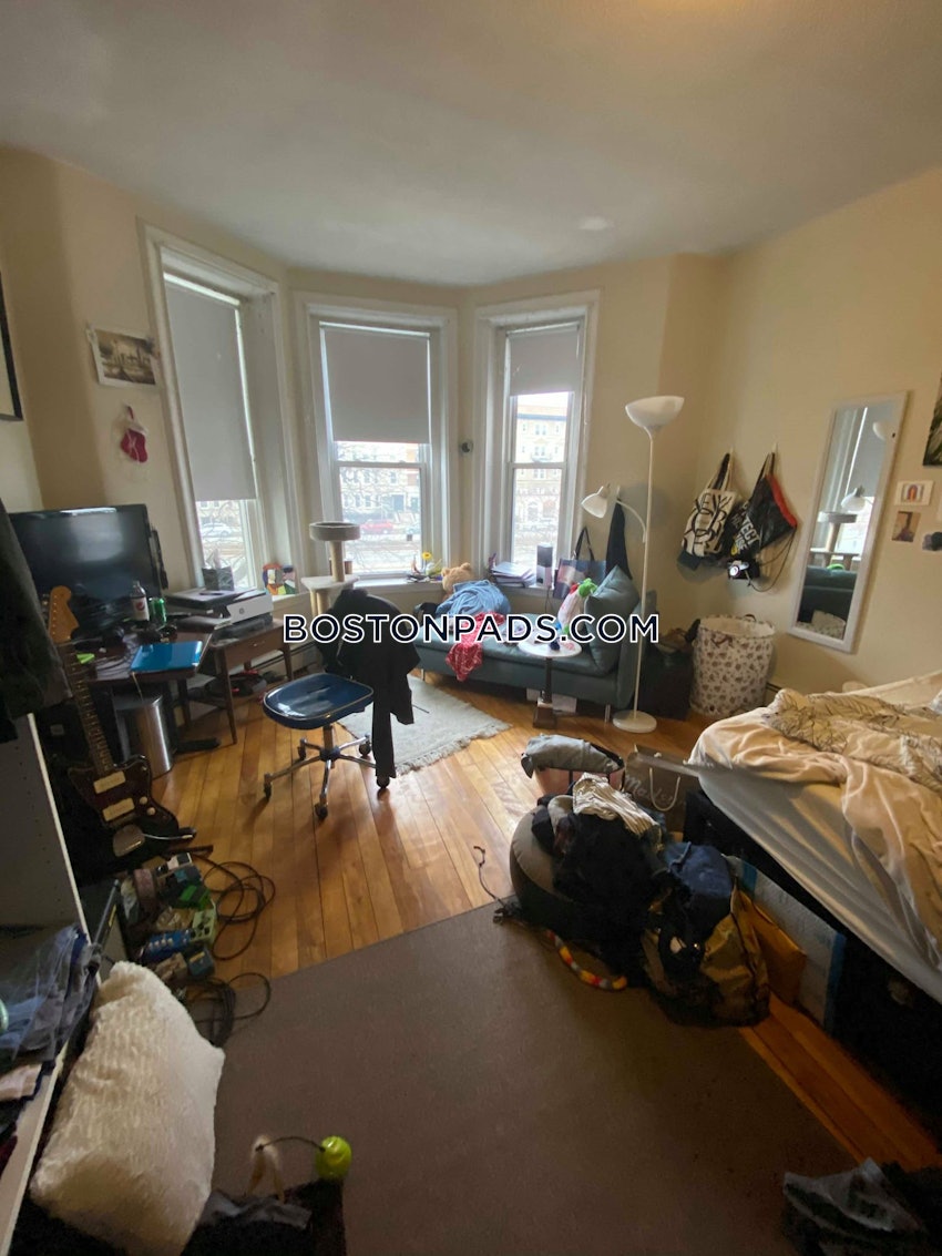 BOSTON - ALLSTON - 4 Beds, 2 Baths - Image 6