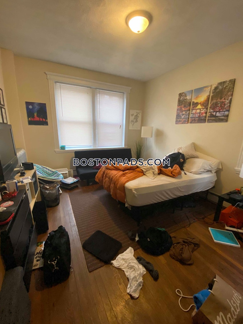 BOSTON - ALLSTON - 4 Beds, 1.5 Baths - Image 10