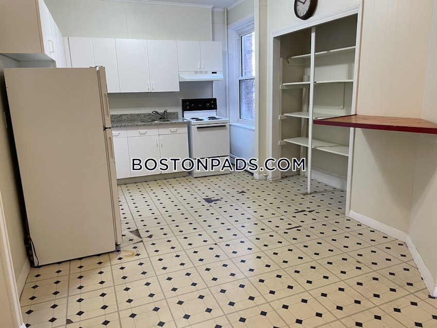 BROOKLINE- WASHINGTON SQUARE - 1 Bed, 1 Bath - Image 14