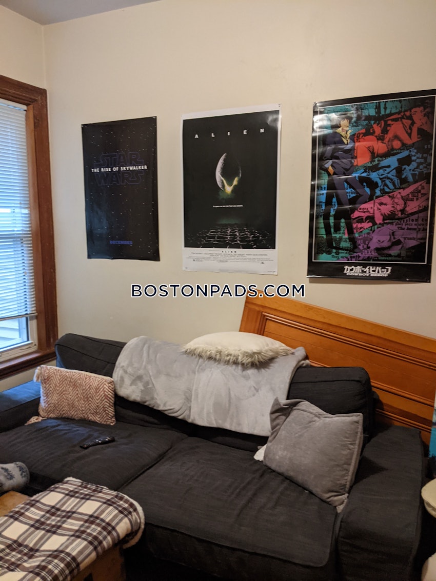 BOSTON - MISSION HILL - 4 Beds, 1 Bath - Image 10