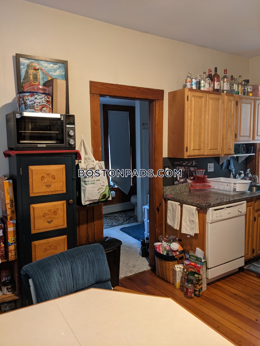 BOSTON - MISSION HILL - 4 Beds, 1 Bath - Image 6