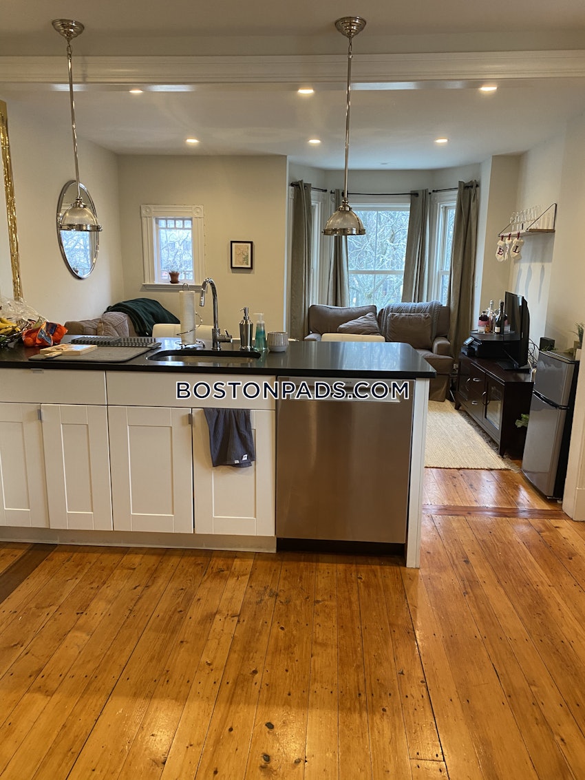 BOSTON - NORTHEASTERN/SYMPHONY - 5 Beds, 2 Baths - Image 9