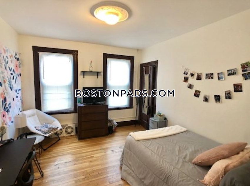 BOSTON - MISSION HILL - 4 Beds, 1 Bath - Image 6