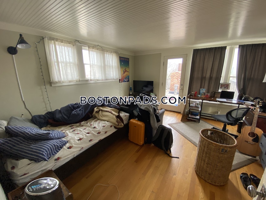 BOSTON - MISSION HILL - 4 Beds, 2 Baths - Image 25