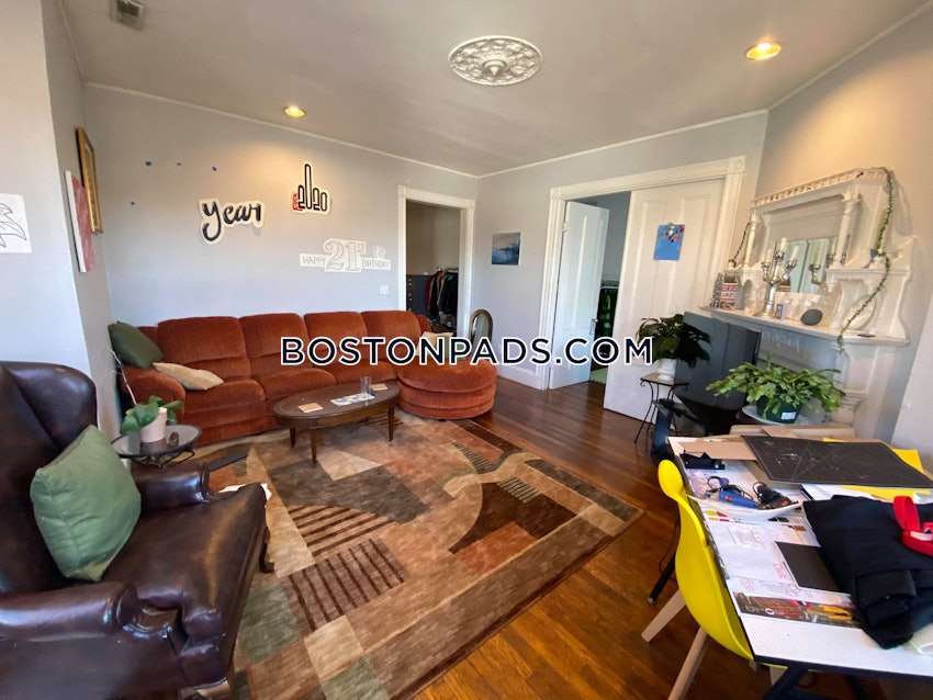 BOSTON - FORT HILL - 4 Beds, 1 Bath - Image 2