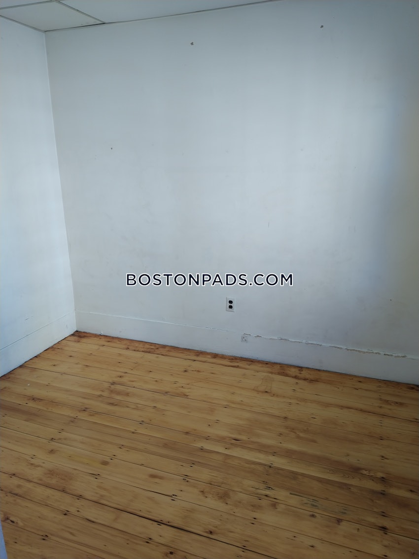 BOSTON - MISSION HILL - 3 Beds, 1 Bath - Image 16