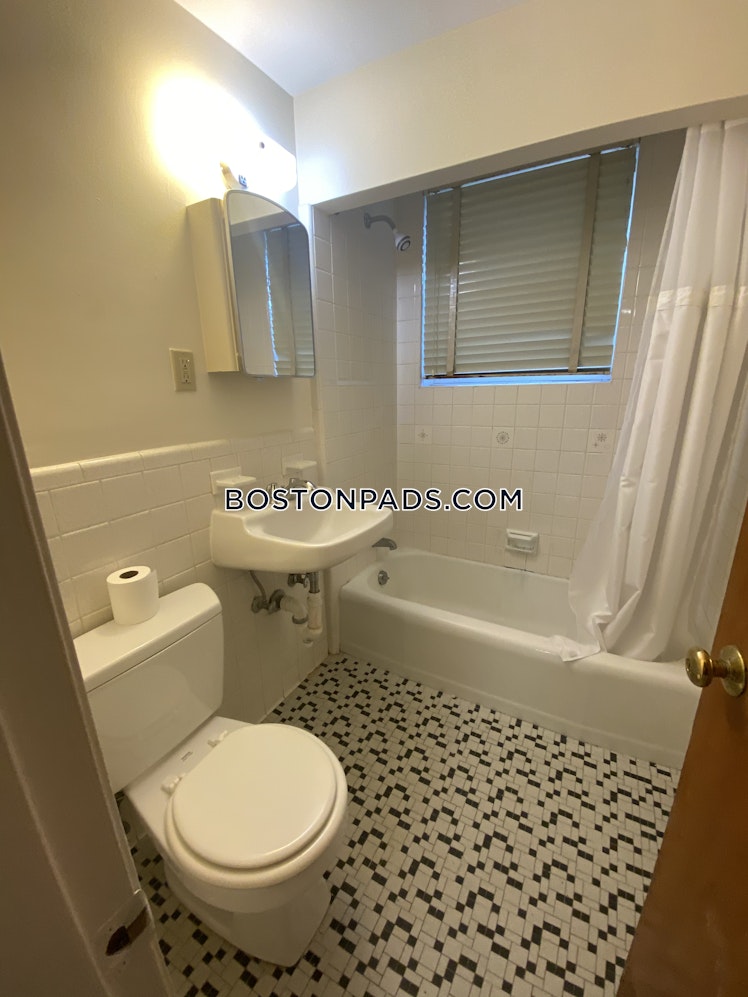 Brattle Dr., Arlington