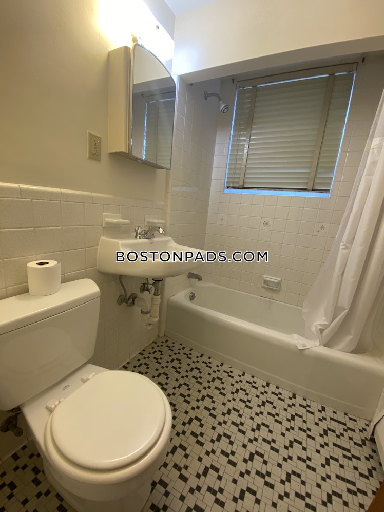 Brattle Dr., Arlington