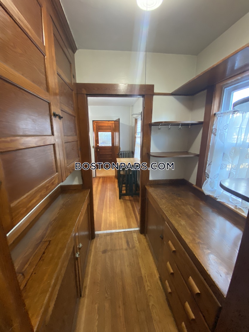 ARLINGTON - 3 Beds, 1 Bath - Image 9