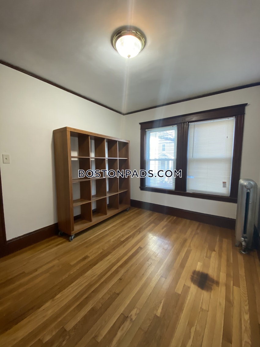 ARLINGTON - 3 Beds, 1 Bath - Image 13