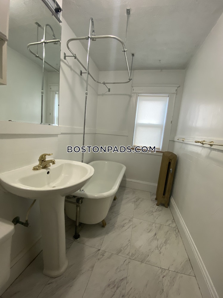 Newport St., Arlington