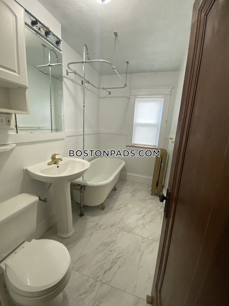 Newport St., Arlington