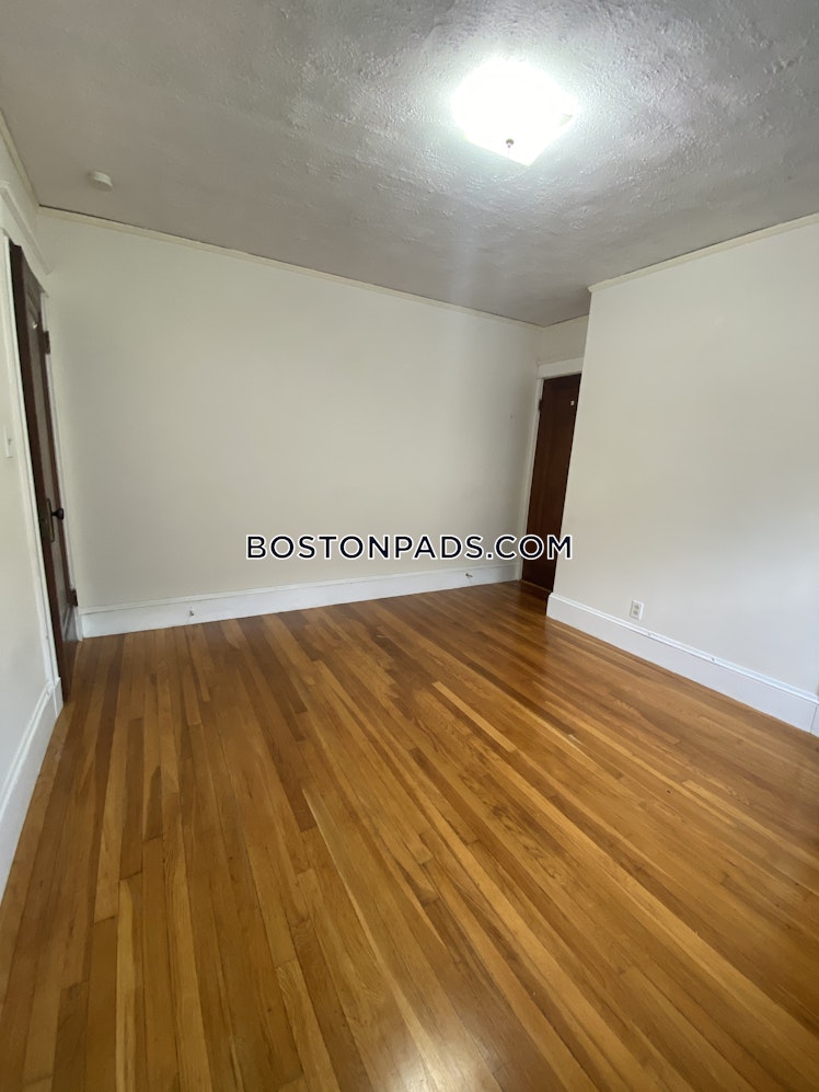 Newport St., Arlington