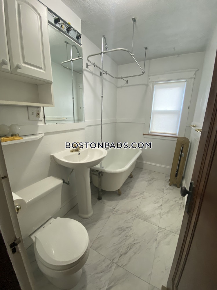 Newport St., Arlington