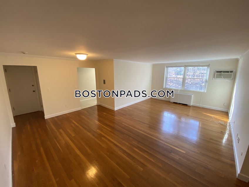 Lexington - $3,250+ /month