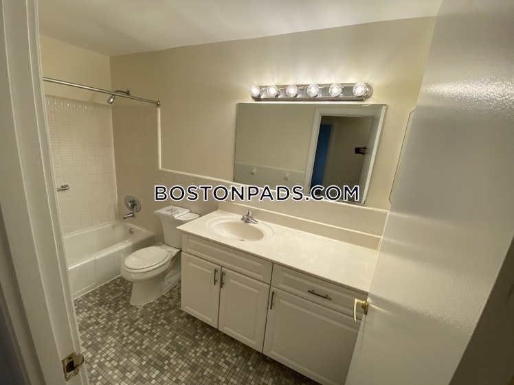 Captain Parker Arms, Lexington