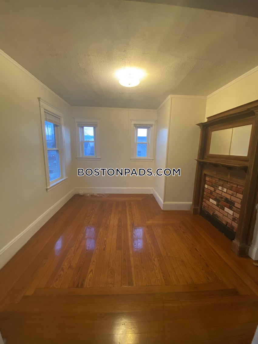 MALDEN - 4 Beds, 2 Baths - Image 10