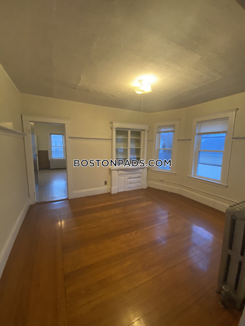 MALDEN - 4 Beds, 2 Baths - Image 8