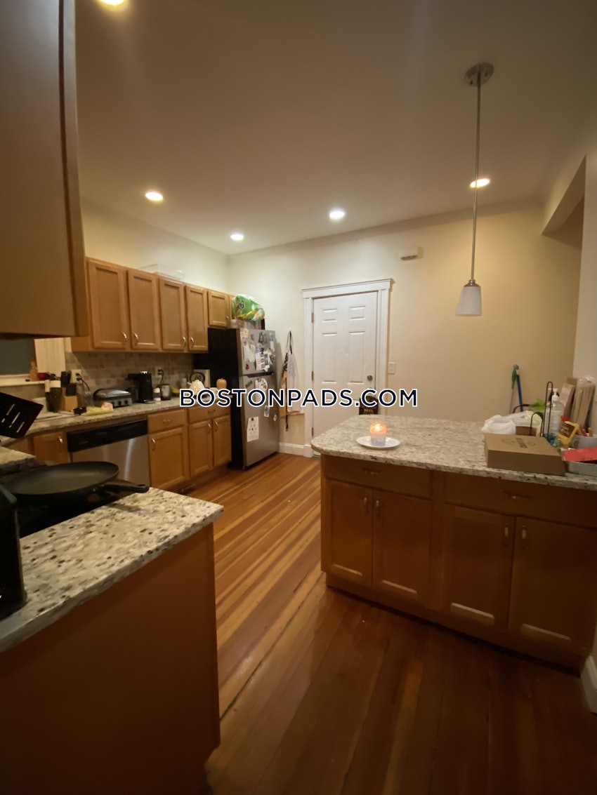 BOSTON - MISSION HILL - 5 Beds, 2 Baths - Image 6