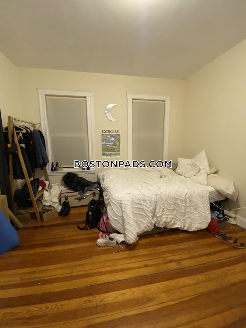 BOSTON - MISSION HILL - 5 Beds, 2 Baths - Image 3