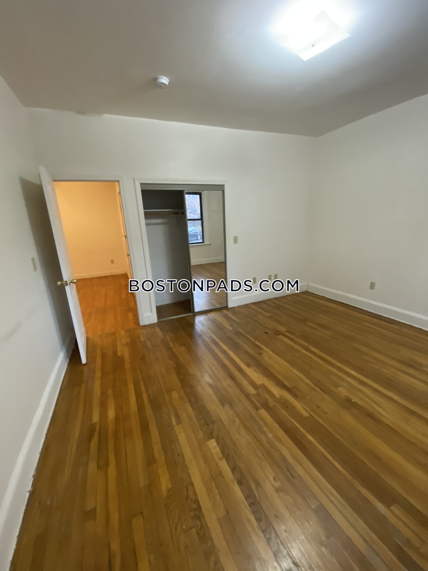 BOSTON - BRIGHTON - CLEVELAND CIRCLE - 4 Beds, 2 Baths - Image 6