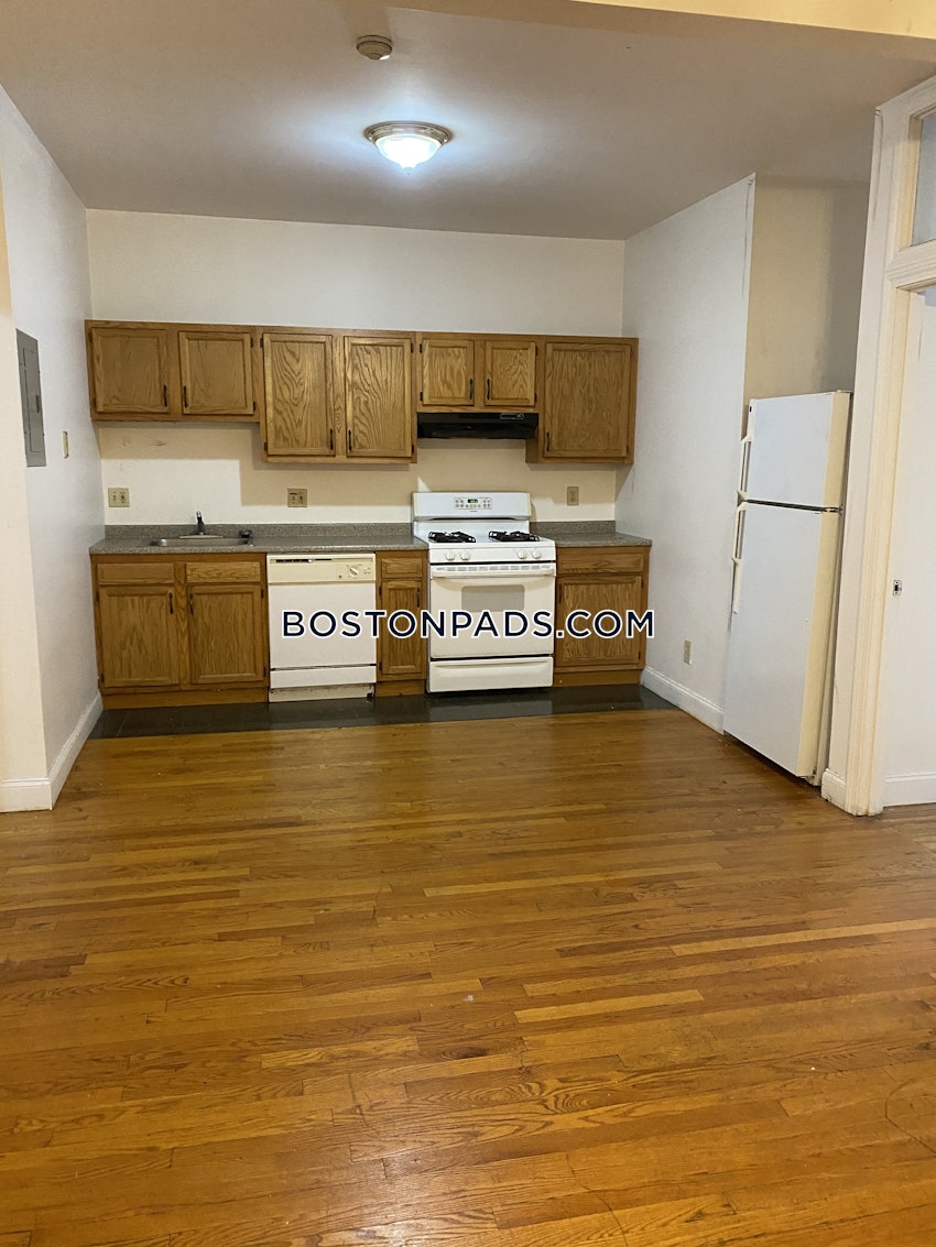 BOSTON - BRIGHTON - CLEVELAND CIRCLE - 4 Beds, 2 Baths - Image 9