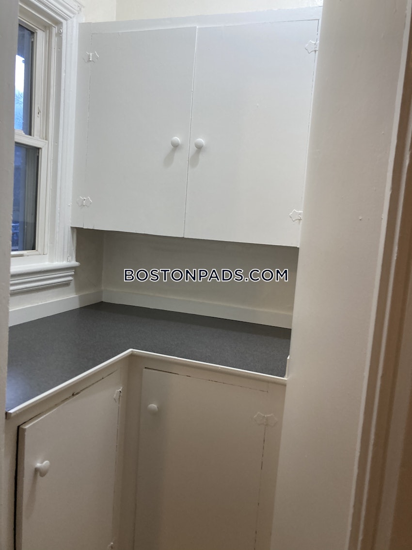 CAMBRIDGE - HARVARD SQUARE - 1 Bed, 1 Bath - Image 4